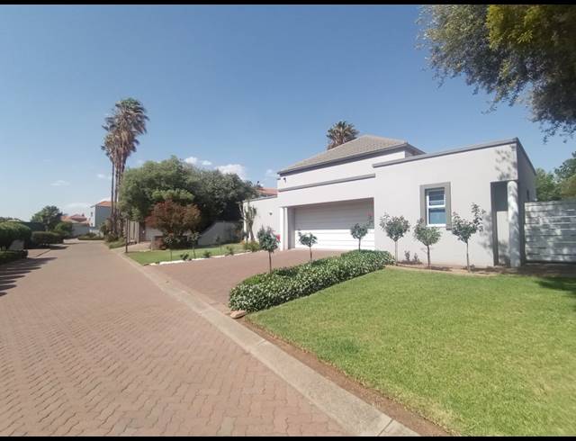 3 BEDROOM HOUSE FOR SALE IN THREE RIVERS EAST
